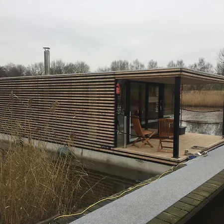 Hausboot Fuer Vier Personen Mit Kamin Und Terrasse By Interhome شقة