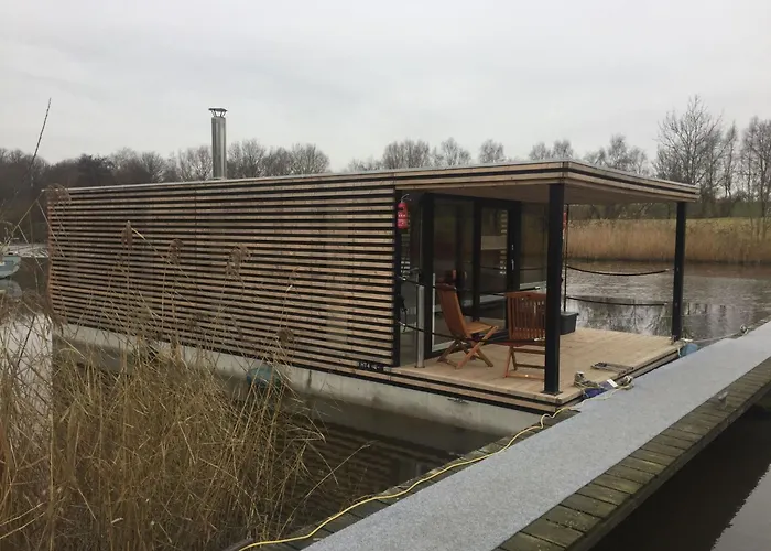 Hausboot Fuer Vier Personen Mit Kamin Und Terrasse By Interhome شقة